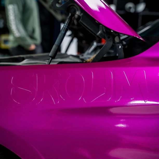 Co za fura! Skolim pochwalił się BMW i to w jakim kolorze! Wygląda przepięknie!