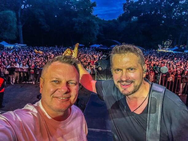 Tłumy na koncercie zespołu Classic! Mariusz Winnicki i Robert Klatt to najlepszy duet na scenę?!