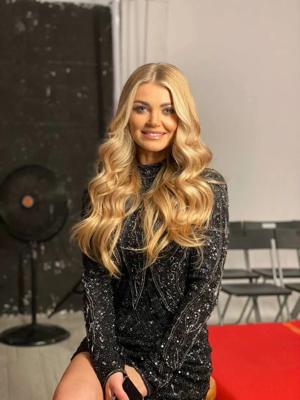 Znana wokalistka disco polo kusi w wannie pełnej piany! Gorące kadry gwiazd Topky podbijają internet! [ZDJĘCIA]