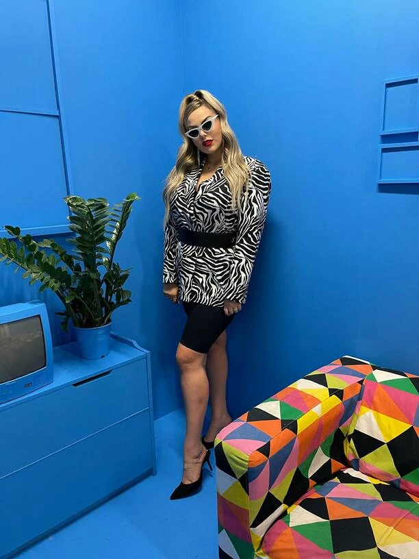 Znana wokalistka disco polo kusi w wannie pełnej piany! Gorące kadry gwiazd Topky podbijają internet! [ZDJĘCIA]