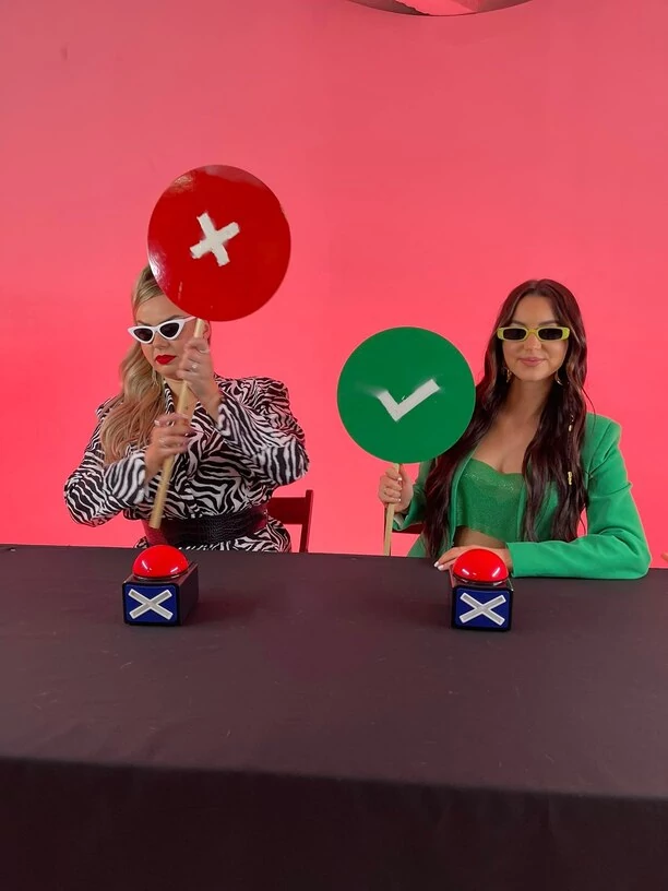 Znana wokalistka disco polo kusi w wannie pełnej piany! Gorące kadry gwiazd Topky podbijają internet! [ZDJĘCIA]