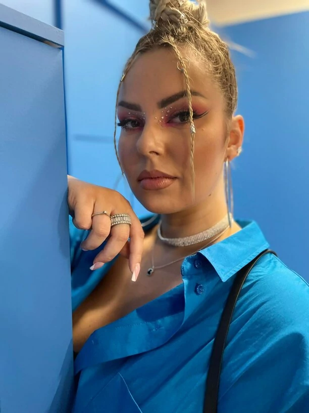 Znana wokalistka disco polo kusi w wannie pełnej piany! Gorące kadry gwiazd Topky podbijają internet! [ZDJĘCIA]