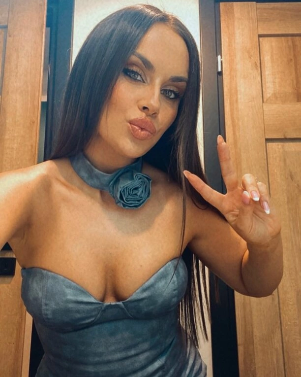 Milena Grzywacz z „Szpilek„ rozgrzewa Instagram! Głęboki dekolt na pierwszym planie! Blisko od dużej wpadki

