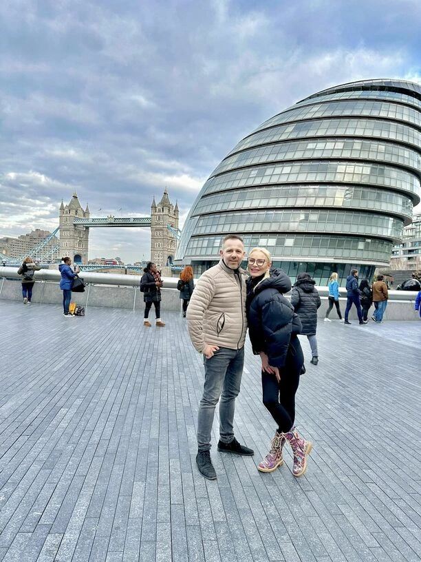 Znane małżeństwo disco polo podbija LONDYN! Artyści pokazali prywatne zdjęcia w sieci! Fani „na herbatce u samego KRÓLA„