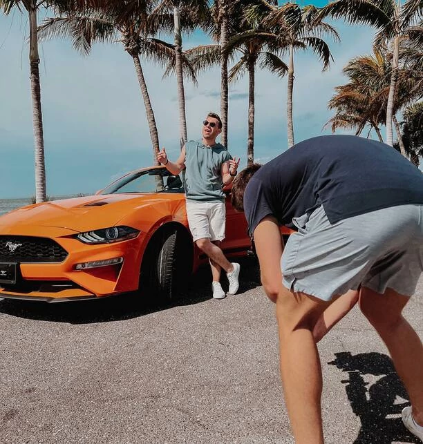 Disco polo na światowym poziomie?! Paweł Jasionowski Masters nakręcił  teledysk na Florydzie! Dotarł nawet do Hollywood!