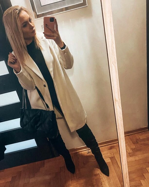 Artystka zaprezentowała się w olśniewającej stylizacji! Widok zwala z nóg! Znana wokalistka disco polo gotowa na jesienne chłody?!