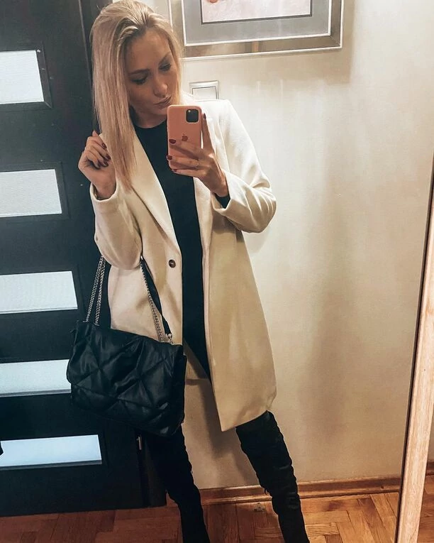 Artystka zaprezentowała się w olśniewającej stylizacji! Widok zwala z nóg! Znana wokalistka disco polo gotowa na jesienne chłody?!