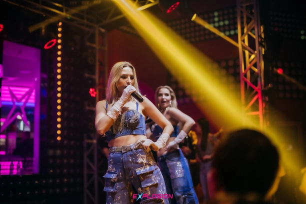 Wokalistki Top Girls to najpiękniejszy girls band w disco polo? Zobaczcie te zmysłowe i ponętne dekolty!
