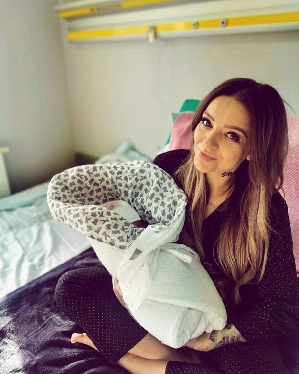 Wyjątkowa chwila! Najbardziej rozpoznawalna tancerka disco polo w swoje 35 urodziny została mamą! Gratulacje dla Olgi!