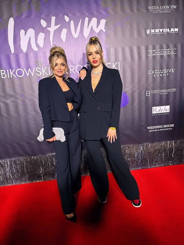 Diva disco polo?! Paula Karpowicz Topky w przepięknym garniturze! Zobaczcie ZDJĘCIA z pokazu mody Bikowski / Prochacki