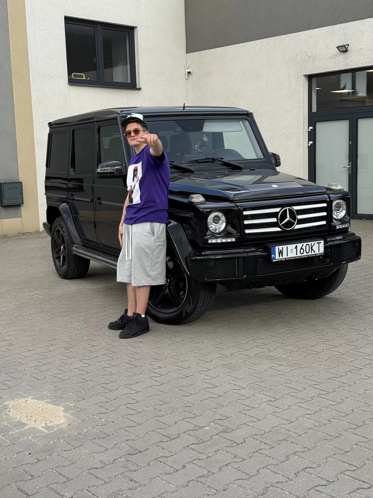 MAXone ma 21 lat i jeździ Mercedesem klasy G. Tyle kosztuje fura młodej gwiazdy disco polo