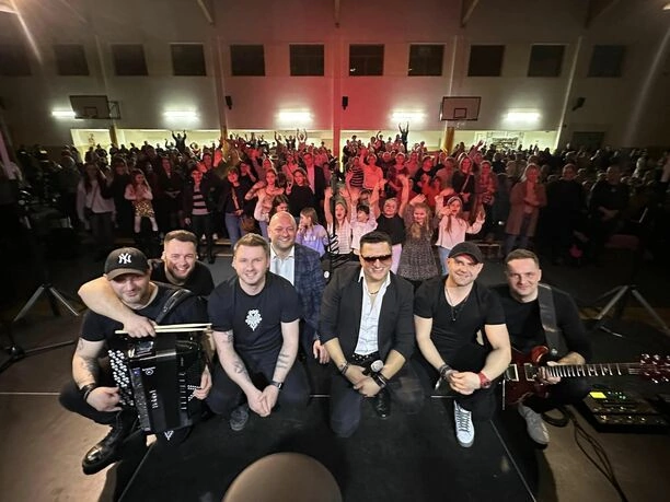 Daje z siebie wszystko?! Kordian, król góralskiego disco polo, zagrał 11 koncertów w ciągu 3 dni! Co napisał FANOM?!