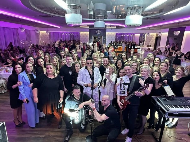 Daje z siebie wszystko?! Kordian, król góralskiego disco polo, zagrał 11 koncertów w ciągu 3 dni! Co napisał FANOM?!