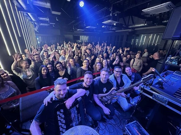 Daje z siebie wszystko?! Kordian, król góralskiego disco polo, zagrał 11 koncertów w ciągu 3 dni! Co napisał FANOM?!