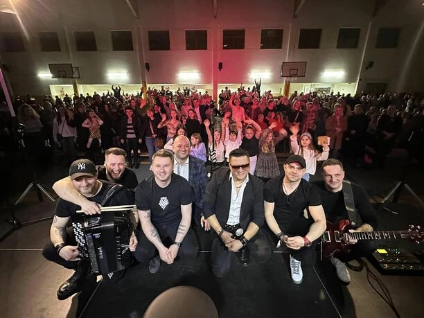 Daje z siebie wszystko?! Kordian, król góralskiego disco polo, zagrał 11 koncertów w ciągu 3 dni! Co napisał FANOM?!