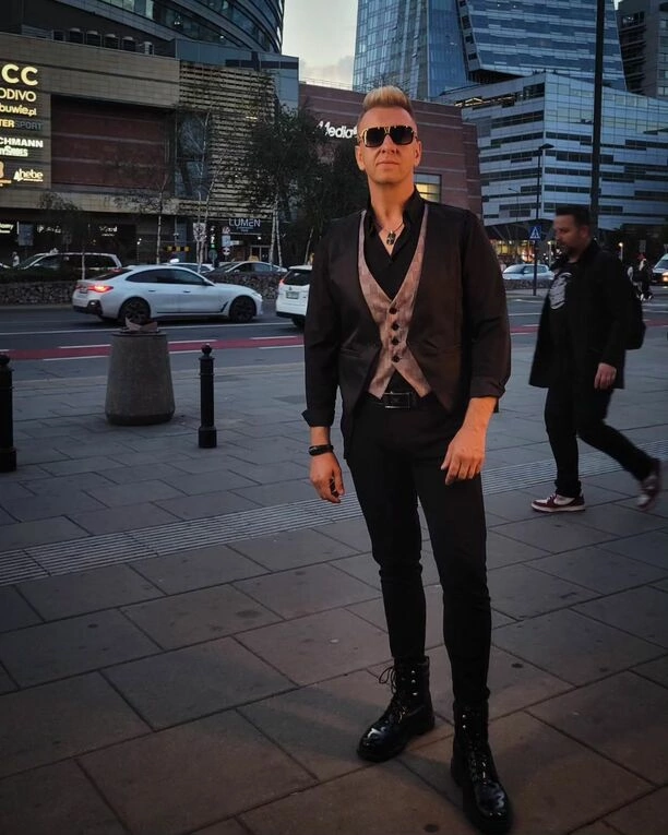 News: Gwiazdy disco polo w centrum Warszawy! Artyści zaskakują nowym projektem! Sprawdź, co planują! Będzie HIT?!