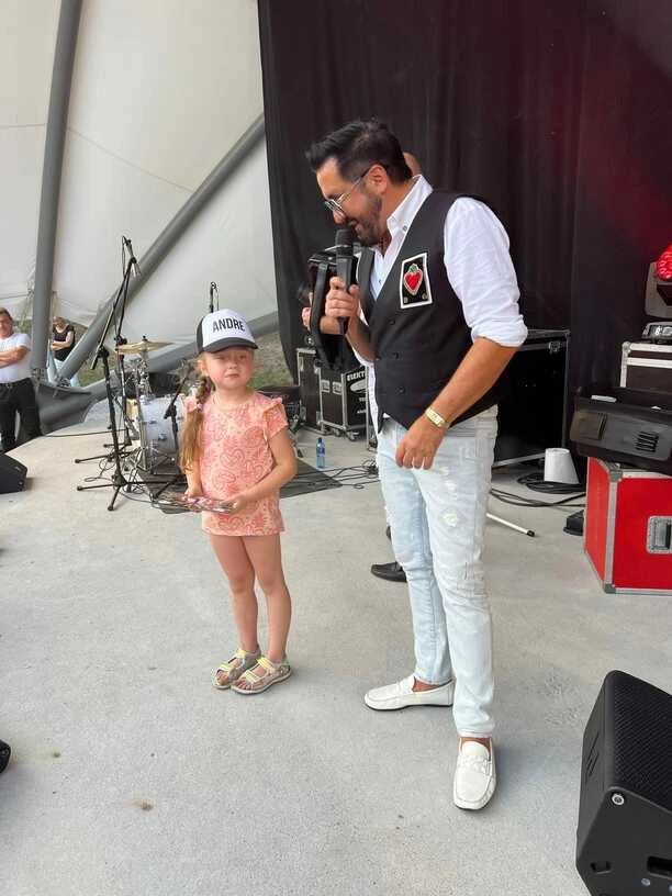Andre skradł serca fanów w Ryczywole! To, co zrobił po koncercie, zachwyciło wielu osób! | ZDJĘCIA
 