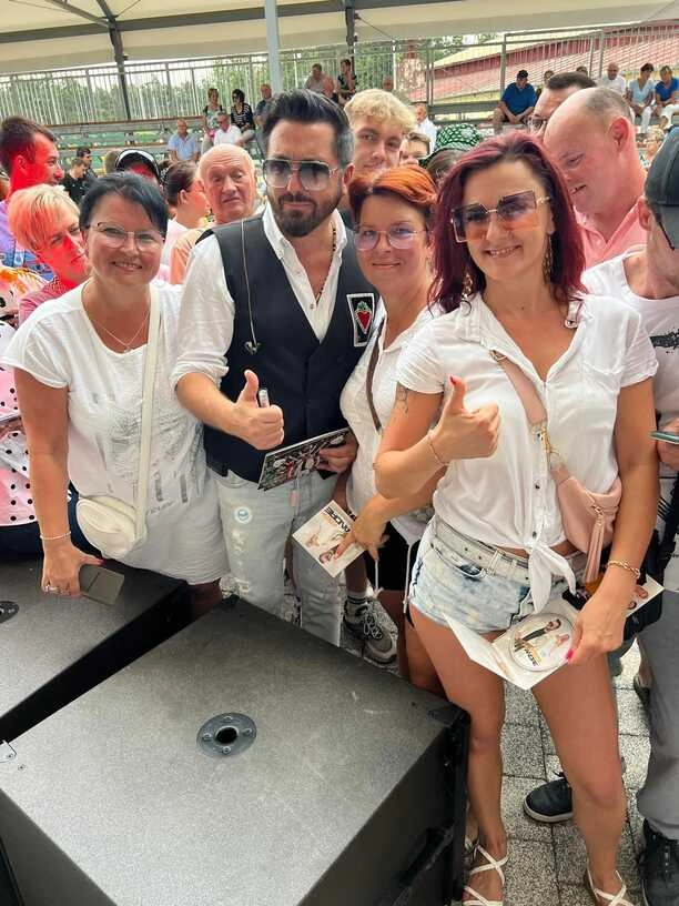 Andre skradł serca fanów w Ryczywole! To, co zrobił po koncercie, zachwyciło wielu osób! | ZDJĘCIA
 