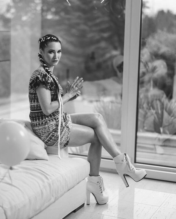 Mega gorąca sesja zdjęciowa Emilii Saneckiej z Daj To Głośniej! Zobaczcie super fotki!