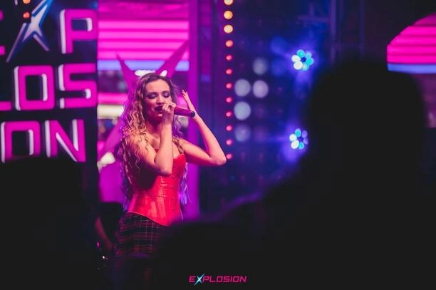 Tak gwiazda disco polo ubrała się na imprezę do największego klubu w Warszawie! Wyglądała jak milion dolarów