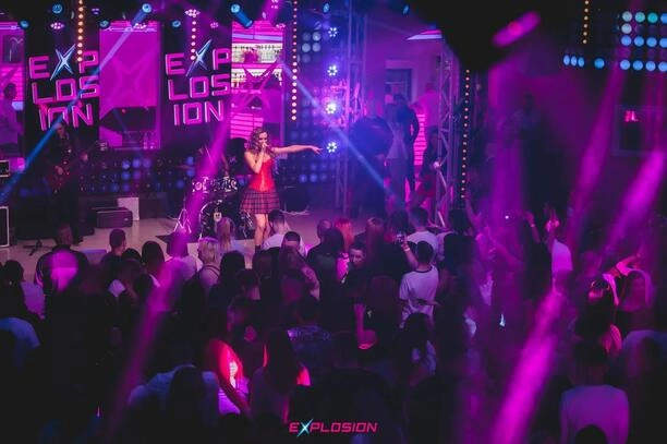 Tak gwiazda disco polo ubrała się na imprezę do największego klubu w Warszawie! Wyglądała jak milion dolarów