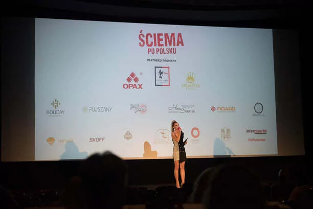 Śliczna wokalistka disco polo pokazała cudownie zgrabne nogi! Gwiazda, wystąpiła w filmie! 