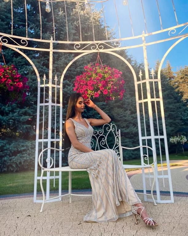 Wygląda jak milion dolarów! Piękna wokalistka disco polo świętuje wieczór panieński! 