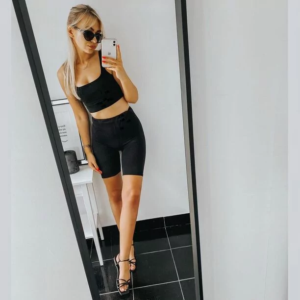 Gorące zdjęcia wokalistki disco polo! Artystka zaskoczyła wszystkich głębokim dekoltem! 