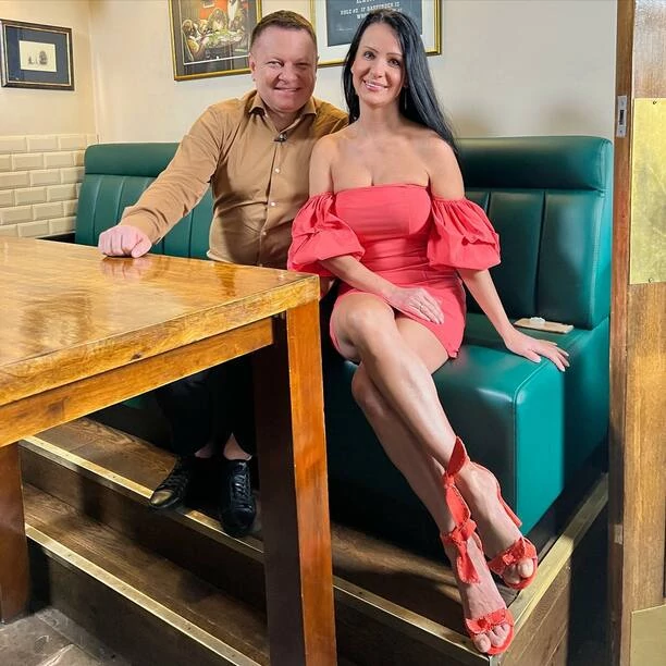 Tak gwiazda disco polo ubrała się do Polo TV! Głęboki dekolt, odkryte ramiona i długie nogi!