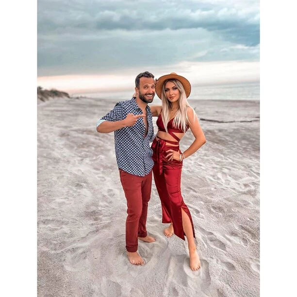 Znana wokalistka w ponętnym stroju na plaży! Tak Małgorzata Główka przypomina o nadchodzącej premierze nowości „Poczuj bicie serca„