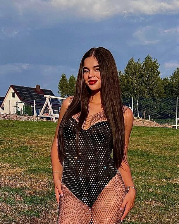 Anastasiia Zakhandrevych młoda Ukrainka zachwyca swoimi krągłościami! To nadzieja muzyki tanecznej?!