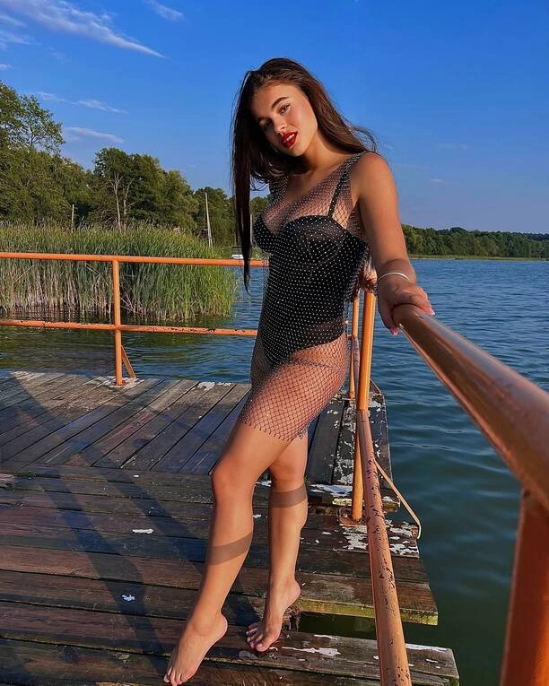 Anastasiia Zakhandrevych młoda Ukrainka zachwyca swoimi krągłościami! To nadzieja muzyki tanecznej?!