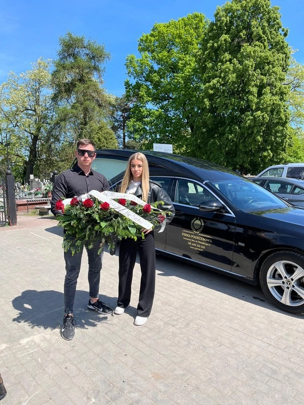 Gwiazdor disco polo w żałobie: Poruszające słowa artysty „do zobaczenia tam na górze„ 