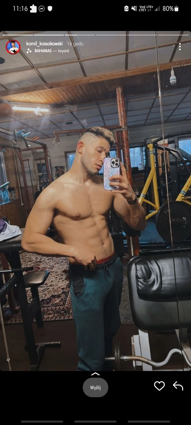 Przystojny wokalista disco polo - Kamil Kossakowski chwali się wyrzeźbioną klatą! Te mięśnie robią wrażenie! Zobaczcie FOTO!