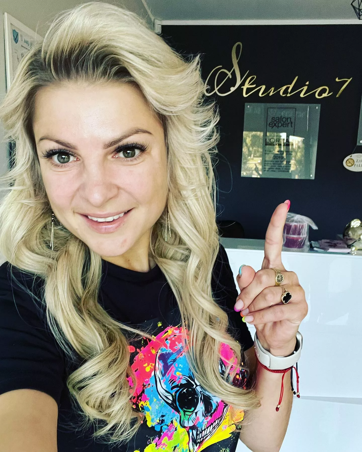 Magda Narożna znów zmieniła fryzurę! Miała dość swoich włosów? To wszystko dla telewizji TVP!