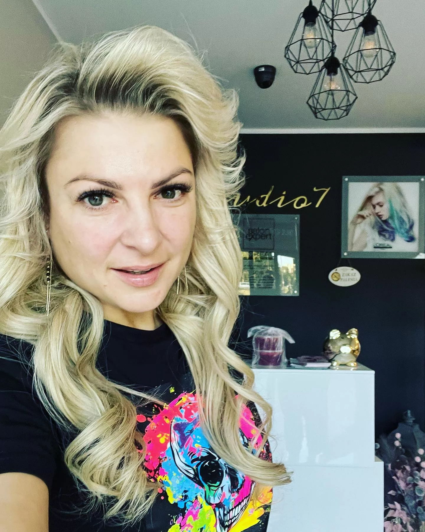 Magda Narożna znów zmieniła fryzurę! Miała dość swoich włosów? To wszystko dla telewizji TVP!