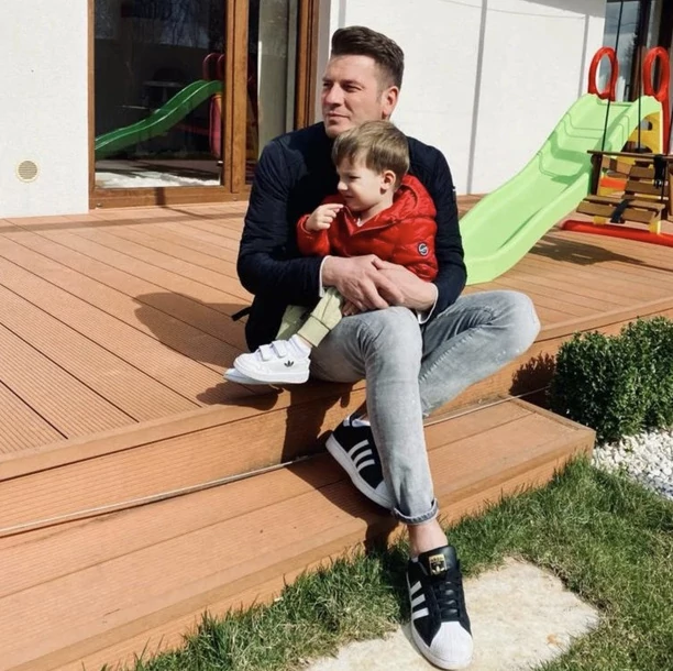 Sylwester Gazda Power Play z synem?! Wyglądają jak dwie krople wody?! [Zdjęcia]