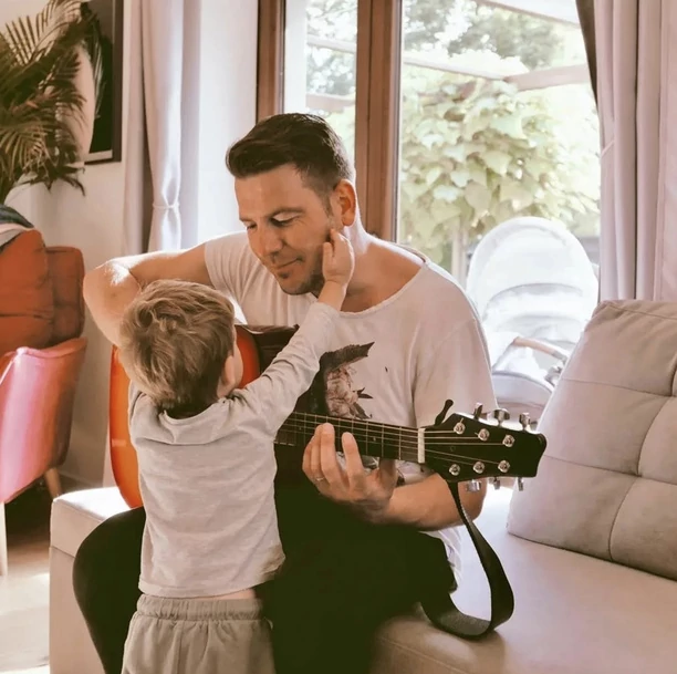 Sylwester Gazda Power Play z synem?! Wyglądają jak dwie krople wody?! [Zdjęcia]