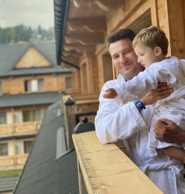 Sylwester Gazda Power Play z synem?! Wyglądają jak dwie krople wody?! [Zdjęcia]