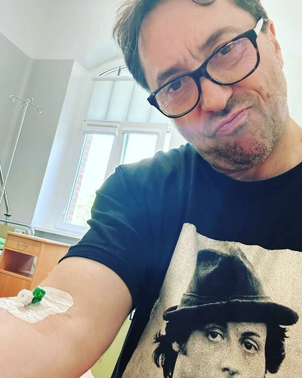 Szokujące doniesienia o stanie zdrowia Marcina Millera z zespołu Boys! Co naprawdę wydarzyło się w szpitalu?