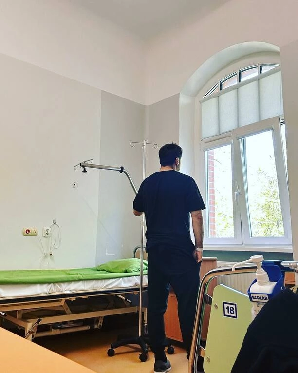 Szokujące doniesienia o stanie zdrowia Marcina Millera z zespołu Boys! Co naprawdę wydarzyło się w szpitalu?