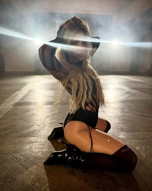 Casandra kusi jak nigdy wcześniej! Zmysłowa stylizacja gwiazdy disco polo poruszyła Internet