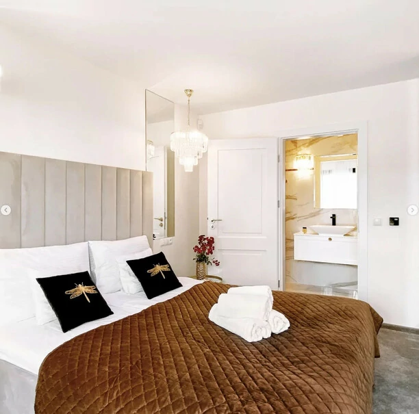 Znany wokalista disco polo otworzył własny hotel w samym centrum Mazur! To idealne miejsce na wypoczynek.