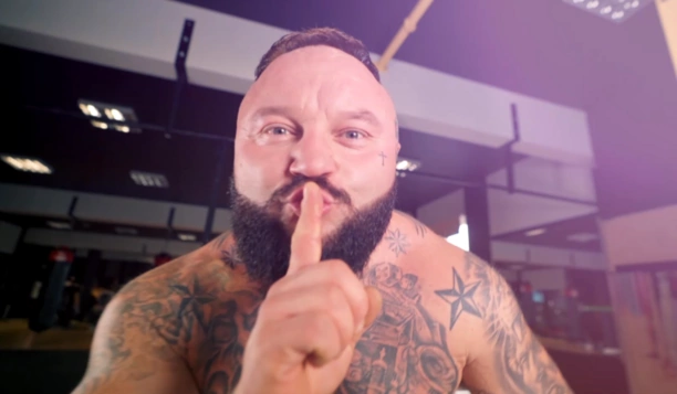 Pamiętacie Super Mario z Disco Star? Teraz pojawił się w programie ”Kolacja w ciemno”