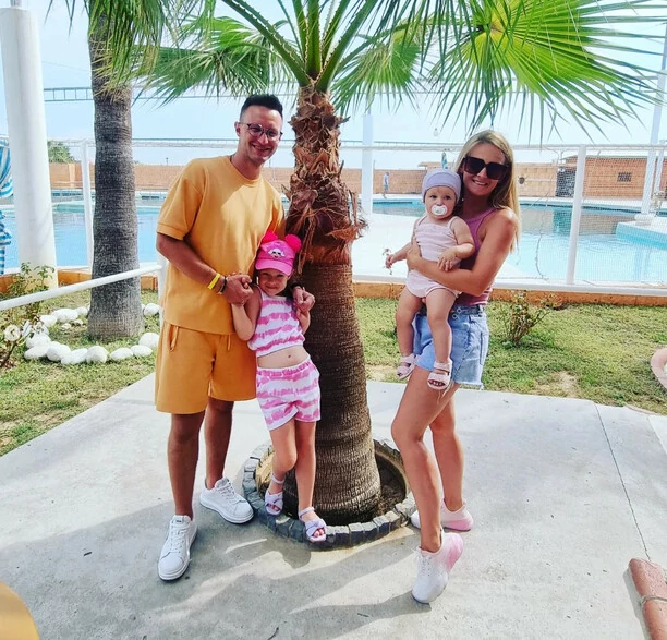 Tak gwiazdor disco polo świętował rocznicę ślubu! Kuba Playboys z żoną i dziećmi w Turcji [Zdjęcia]