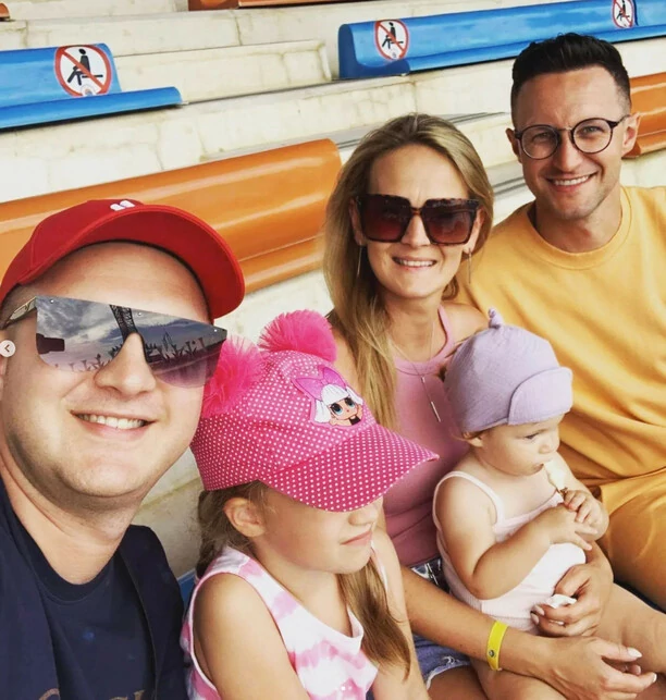 Tak gwiazdor disco polo świętował rocznicę ślubu! Kuba Playboys z żoną i dziećmi w Turcji [Zdjęcia]
