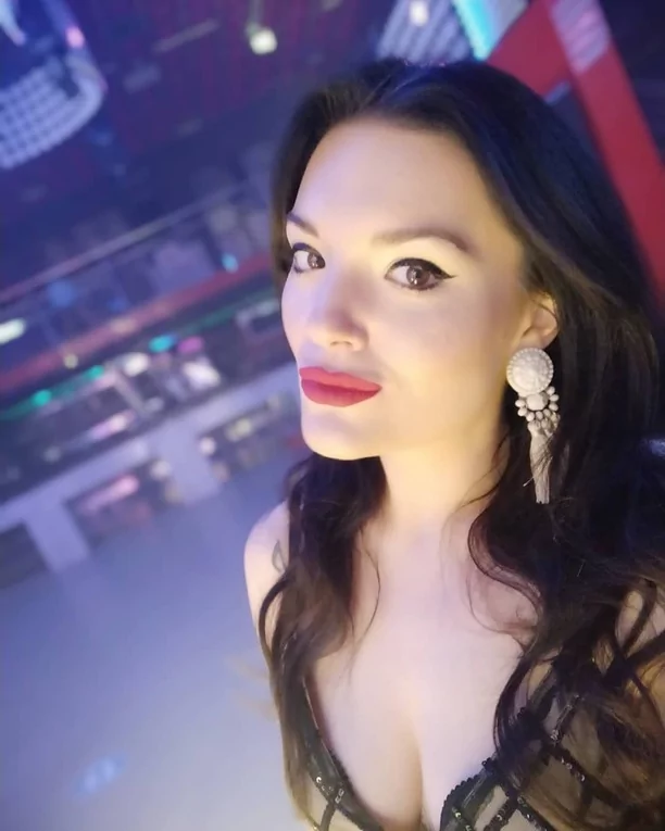 Urocza wokalistka disco polo odważnie odsłoniła biust! Wygląda obłędnie! 