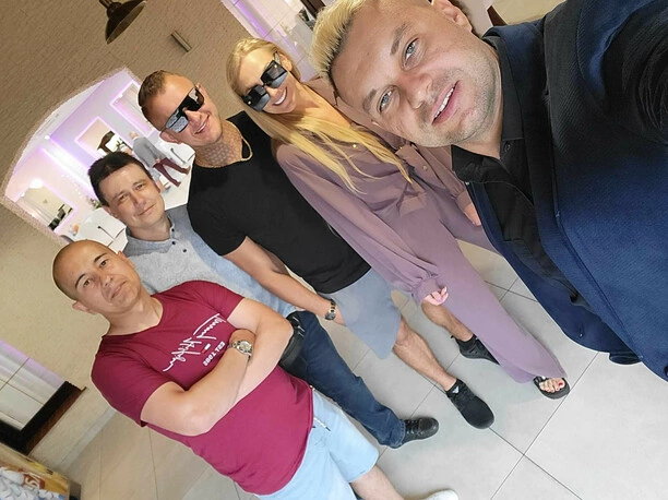 Niesamowity koncert Pięknych i Młodych Dawida Narożnego na weselu brata z zespołu Maskotki
