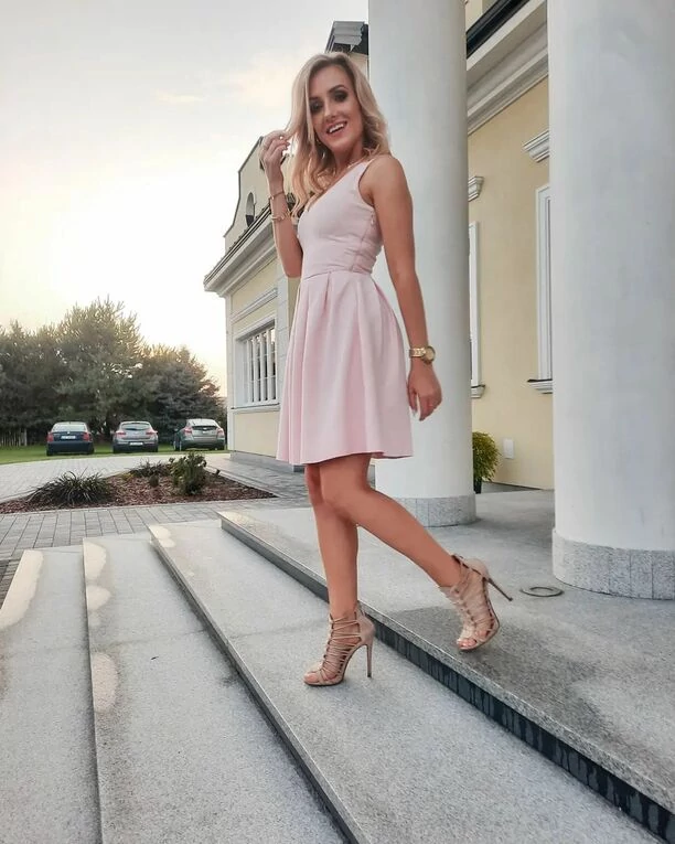 Wygląda jak milion dolarów! Urocza wokalistka disco polo pokazała zgrabne nogi!