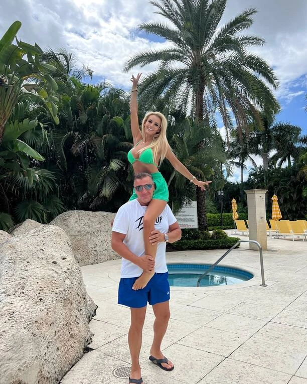 Monika Chwajoł: Gwiazda disco polo podbija Amerykę w skąpym bikini!